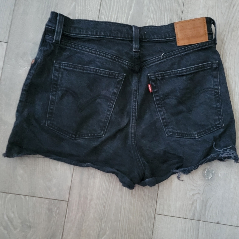 Levi's "Ribcage Shorts" - Picture 2 of 5